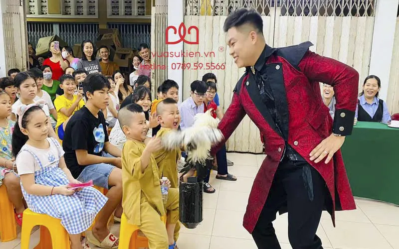 Ảo thuật gia và các bạn nhỏ