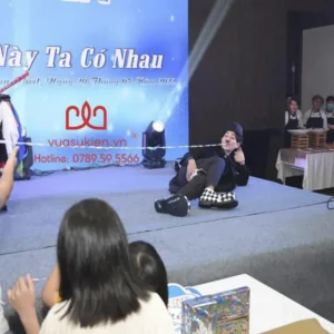 Ảo thuật gia hóa trang hề Saclo