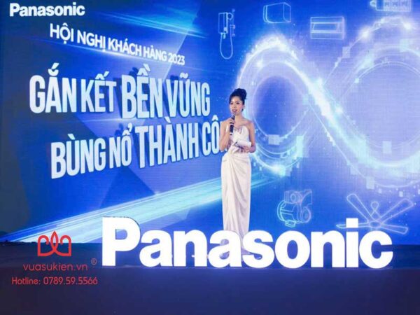 MC song ngữ tại sự kiện chuyên nghiệp