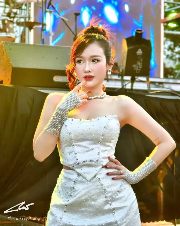 Dịch vụ thuê ca sĩ Quận 2