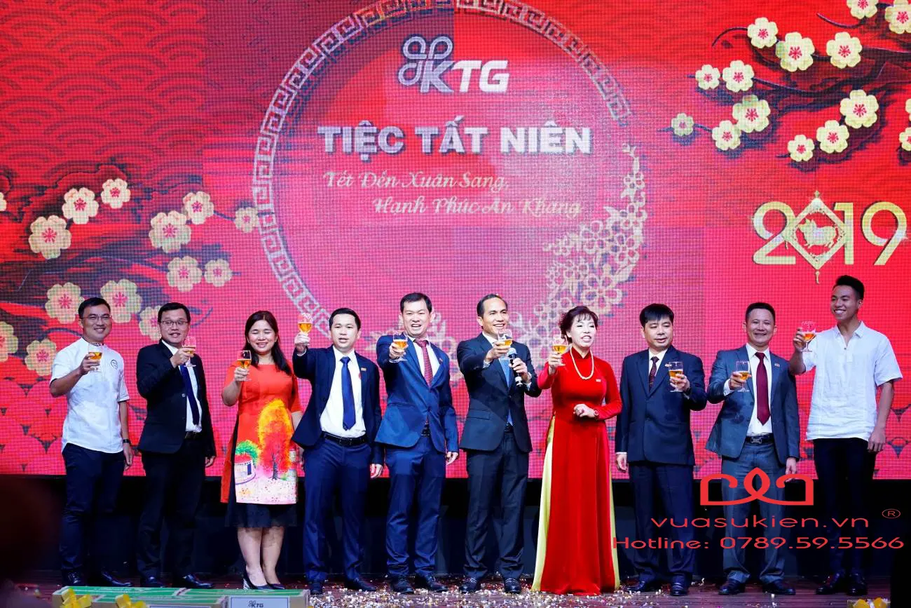 Tổ chức Tất niên vinh danh cuối năm