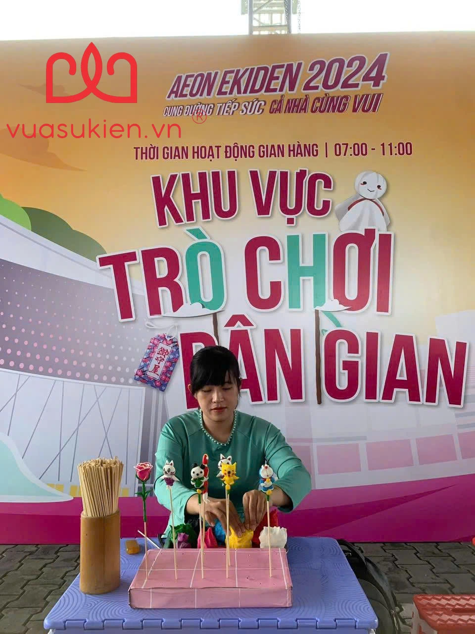 Nghệ nhân tò he tặng các bé